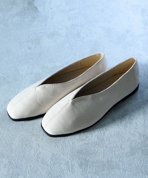 CALIFORNIA OUTFITTERS（カリフォルニア アウトフィッターズ）の「スクエアトゥVカットパンプス（パンプス・レディース・ホワイト/ブラック/ベージュ・23cm/23.5cm/24cm/24.5cm）」の10枚目の写真