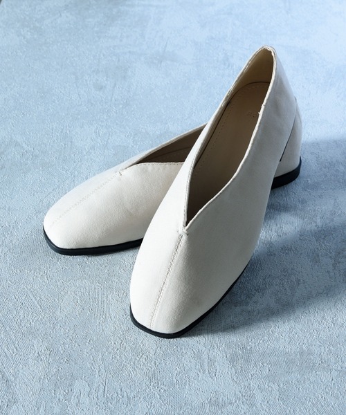 CALIFORNIA OUTFITTERS（カリフォルニア アウトフィッターズ）の「スクエアトゥVカットパンプス（パンプス・レディース・ホワイト/ブラック/ベージュ・23cm/23.5cm/24cm/24.5cm）」の12枚目の写真