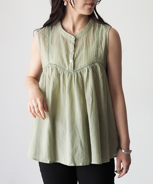 Riberry（リベリー）の「ハシゴレースノースリギャザーブラウス（シャツ/ブラウス・レディース・ブラック/ベージュ/オフホワイト/カーキ・MEDIUM）」の4枚目の写真