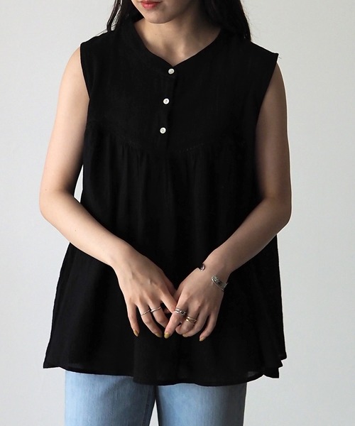 Riberry（リベリー）の「ハシゴレースノースリギャザーブラウス（シャツ/ブラウス・レディース・ブラック/ベージュ/オフホワイト/カーキ・MEDIUM）」の2枚目の写真