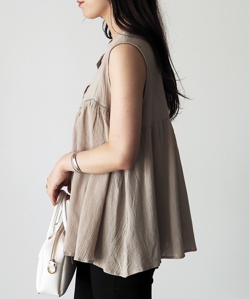 Riberry（リベリー）の「ハシゴレースノースリギャザーブラウス（シャツ/ブラウス・レディース・ブラック/ベージュ/オフホワイト/カーキ・MEDIUM）」の18枚目の写真