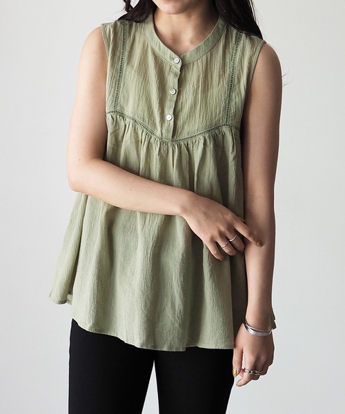 Riberry（リベリー）の「ハシゴレースノースリギャザーブラウス（シャツ/ブラウス・レディース・ブラック/ベージュ/オフホワイト/カーキ・MEDIUM）」の7枚目の写真