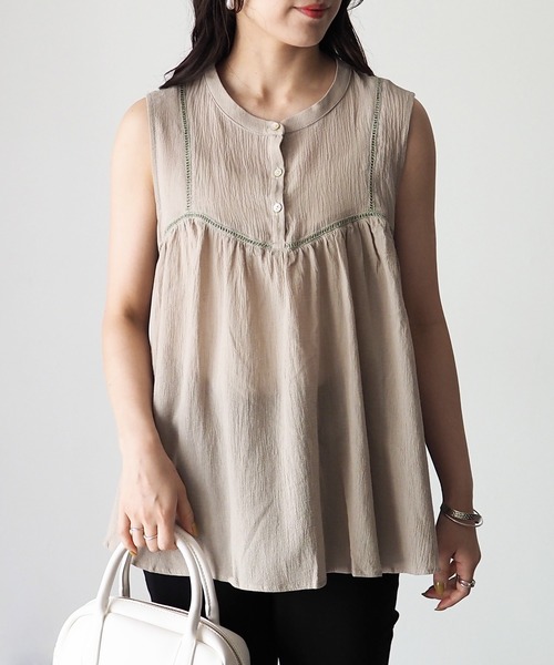 Riberry（リベリー）の「ハシゴレースノースリギャザーブラウス（シャツ/ブラウス・レディース・ブラック/ベージュ/オフホワイト/カーキ・MEDIUM）」の20枚目の写真