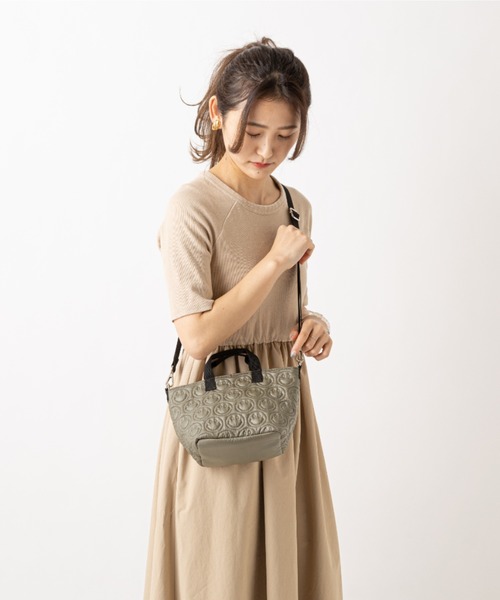 Actually（アクチュアリー）の「スマイルキルティング ミニショルダー 2WAYトート（ショルダーバッグ・レディース・カーキ/シルバー/ブラック・フリー）」の9枚目の写真