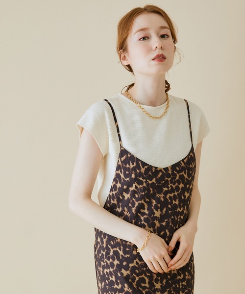 MADEMOISELLE ROPE'（マドモアゼル ロペ）の「【セット対応】ハニカムキャップスリーブプルオーバー（Tシャツ/カットソー・レディース・ブラック/オフホワイト/オレンジ・38）」の2枚目の写真