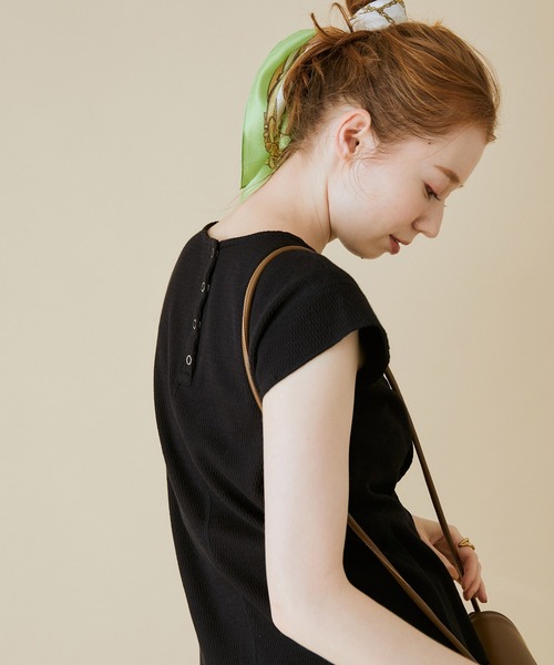 MADEMOISELLE ROPE'（マドモアゼル ロペ）の「【セット対応】ハニカムキャップスリーブプルオーバー（Tシャツ/カットソー・レディース・ブラック/オフホワイト/オレンジ・38）」の4枚目の写真