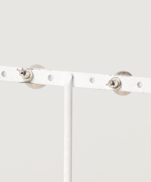 JANE SMITH / JOHN SMITH（ジェーンスミスジョンスミス）の「JANE SMITH EARRING 540L（ピアス（両耳用）・レディース・シルバー・ONE SIZE）」の2枚目の写真