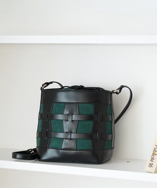 ROPE' PICNIC(ロペピクニック)の「スエード巾着付き透かしバケットショルダーバッグ(ショルダーバッグ・レディース・ブラック系その他/ベージュ系その他・FREE)」の2枚目の写真