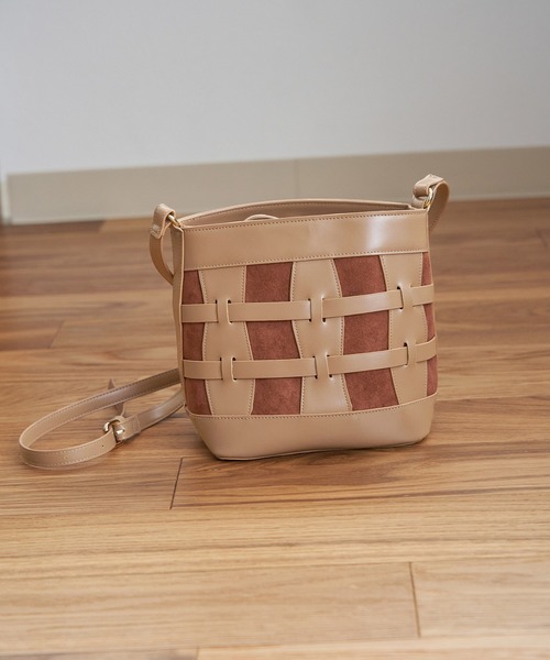 ROPE' PICNIC(ロペピクニック)の「スエード巾着付き透かしバケットショルダーバッグ(ショルダーバッグ・レディース・ブラック系その他/ベージュ系その他・FREE)」の3枚目の写真