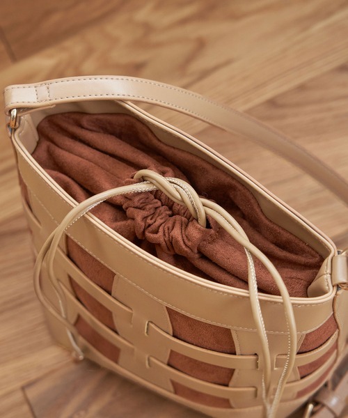 ROPE' PICNIC(ロペピクニック)の「スエード巾着付き透かしバケットショルダーバッグ(ショルダーバッグ・レディース・ブラック系その他/ベージュ系その他・FREE)」の7枚目の写真