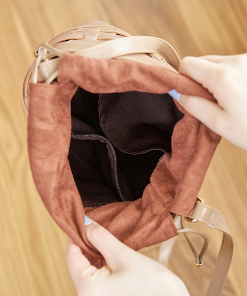 ROPE' PICNIC(ロペピクニック)の「スエード巾着付き透かしバケットショルダーバッグ(ショルダーバッグ・レディース・ブラック系その他/ベージュ系その他・FREE)」の9枚目の写真