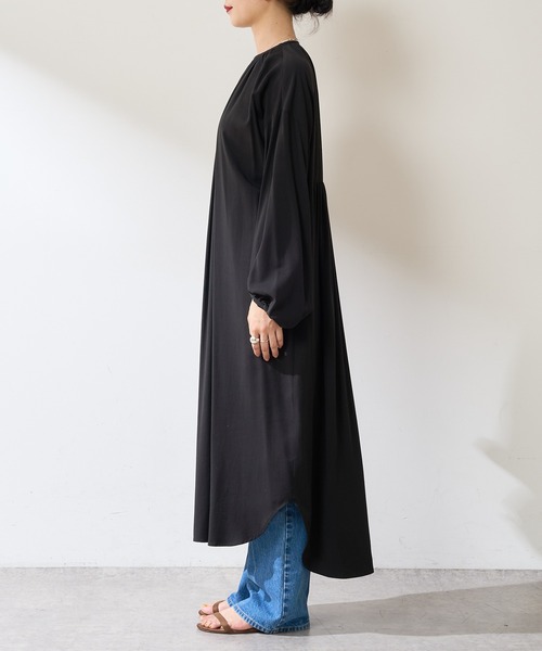 SHENERY（シーナリー）の「背中開きギャザードレス（ドレス・レディース・ブラック/オフホワイト・FREE）」の4枚目の写真