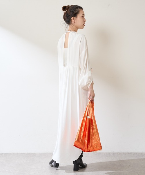 SHENERY（シーナリー）の「背中開きギャザードレス（ドレス・レディース・ブラック/オフホワイト・FREE）」の8枚目の写真