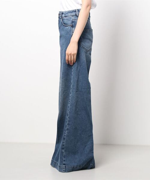 SISLEY(シスレー)の「フレアワイドデニムパンツ(デニムパンツ・レディース・インディゴブルー・26inch/25inch/27inch/28inch)」の2枚目の写真