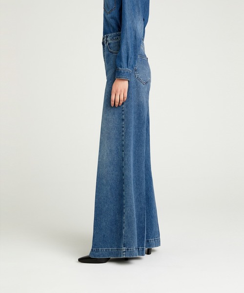 SISLEY(シスレー)の「フレアワイドデニムパンツ(デニムパンツ・レディース・インディゴブルー・26inch/25inch/27inch/28inch)」の5枚目の写真