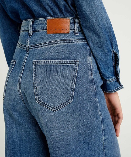 SISLEY(シスレー)の「フレアワイドデニムパンツ(デニムパンツ・レディース・インディゴブルー・26inch/25inch/27inch/28inch)」の7枚目の写真