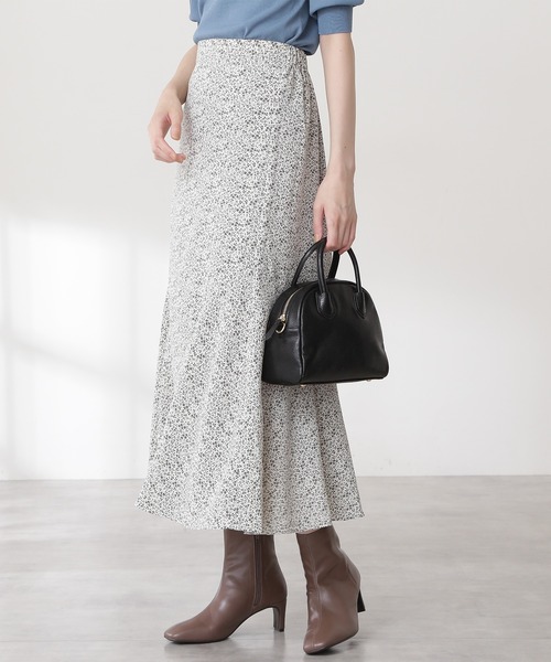 N.（N. Natural Beauty Basic）（エヌエヌナチュラルビューティーベーシック）の「◆小花プリントペプラムスカート（スカート・レディース・オフホワイト/ブラック/パープル・MEDIUM）」の4枚目の写真