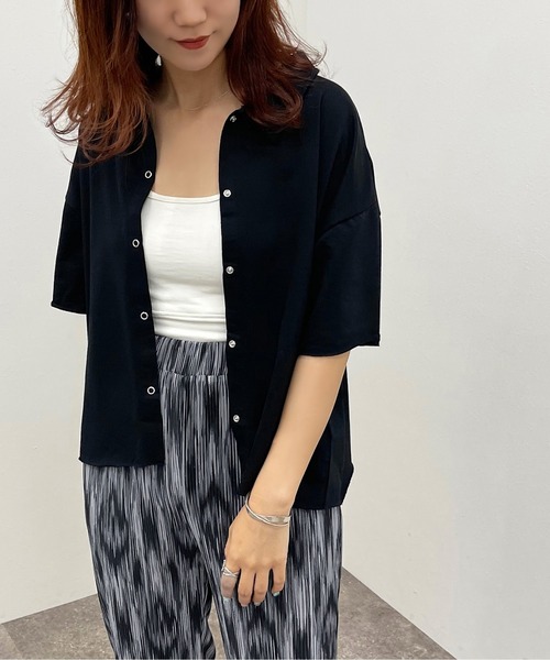 apres jour mignon(アプレジュールミニョン)の「ドットボタンスウェットシャツ【ZOZOTOWN限定アイテム】(シャツ/ブラウス・レディース・ブラック/ナチュラル/ダークブルー・X-LARGE/フリー)」の2枚目の写真