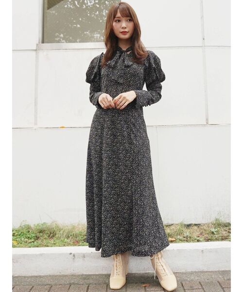 MERCURYDUO（マーキュリーデュオ）の「ペイントドットパフスリーブボウタイワンピース（ワンピース・レディース・ブラック/ブルー/アイボリー・FREE）」の19枚目の写真