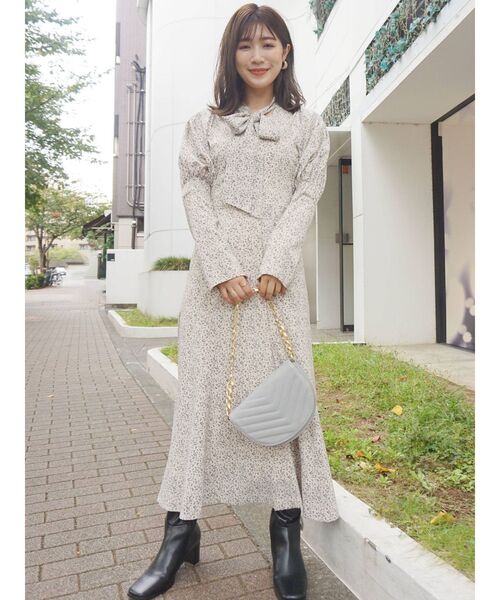 MERCURYDUO（マーキュリーデュオ）の「ペイントドットパフスリーブボウタイワンピース（ワンピース・レディース・ブラック/ブルー/アイボリー・FREE）」の16枚目の写真