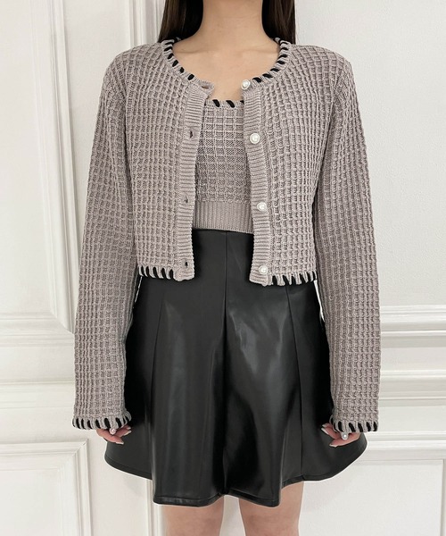 ANDGEEBEE（アンジービー）の「コードニットカーディガン（ニット/セーター・レディース・ブラック/スモークピンク・MEDIUM）」の3枚目の写真