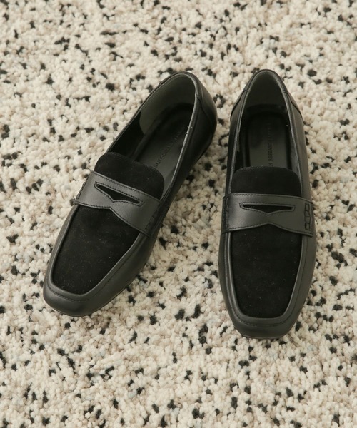 URBAN RESEARCH DOORS（アーバンリサーチドアーズ）の「スエードコンビローファー（ローファー・レディース・ブラック/ブラウン系その他・36/38/37）」の2枚目の写真