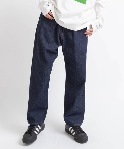 RNA（アールエヌエー）の「R3901 タックジーンズ（デニムパンツ・レディース・ベージュ/ライトブルー/ワンウォッシュ・SMALL/MEDIUM）」の3枚目の写真