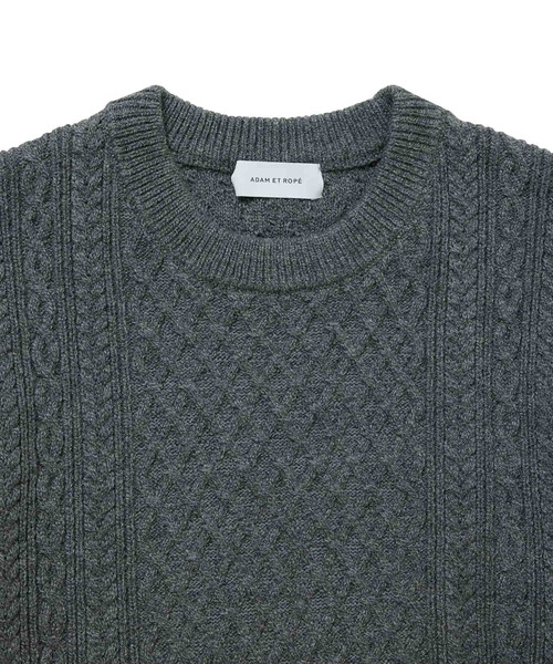 ADAM ET ROPE'（アダムエロペ）の「杢ケーブル レザーパッチ クルーネックニット（ニット/セーター・メンズ・ベージュ/グレー系その他・M/L）」の5枚目の写真