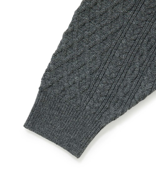 ADAM ET ROPE'（アダムエロペ）の「杢ケーブル レザーパッチ クルーネックニット（ニット/セーター・メンズ・ベージュ/グレー系その他・M/L）」の7枚目の写真