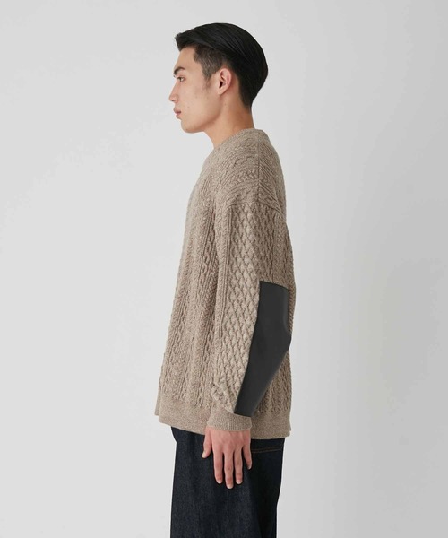 ADAM ET ROPE'（アダムエロペ）の「杢ケーブル レザーパッチ クルーネックニット（ニット/セーター・メンズ・ベージュ/グレー系その他・M/L）」の17枚目の写真