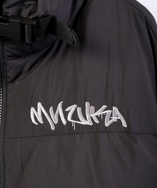MISHKA(ミシカ)の「【MISHKA】キープウォッチプリント&刺繍 ダウンジャケット(ブルゾン・メンズ・ブラック/ホワイト・L/M)」の9枚目の写真