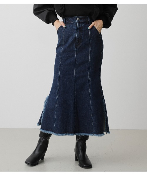 AZUL by moussy（アズールバイマウジー）の「FRINGE MERMAID DENIM SKIRT/フリンジマーメイドデニムスカート（デニムスカート・レディース・ベージュ/ダークブルー・LARGE/SMALL/X-SMALL/MEDIUM）」の4枚目の写真