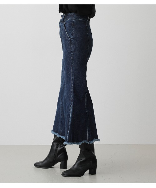 AZUL by moussy（アズールバイマウジー）の「FRINGE MERMAID DENIM SKIRT/フリンジマーメイドデニムスカート（デニムスカート・レディース・ベージュ/ダークブルー・LARGE/SMALL/X-SMALL/MEDIUM）」の8枚目の写真