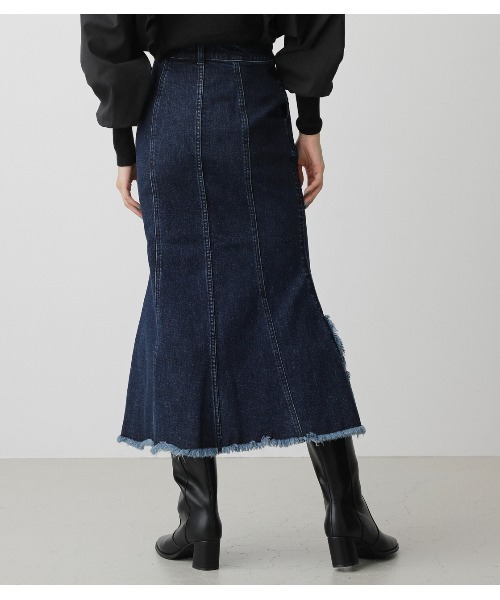 AZUL by moussy（アズールバイマウジー）の「FRINGE MERMAID DENIM SKIRT/フリンジマーメイドデニムスカート（デニムスカート・レディース・ベージュ/ダークブルー・LARGE/SMALL/X-SMALL/MEDIUM）」の15枚目の写真