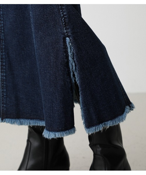 AZUL by moussy（アズールバイマウジー）の「FRINGE MERMAID DENIM SKIRT/フリンジマーメイドデニムスカート（デニムスカート・レディース・ベージュ/ダークブルー・LARGE/SMALL/X-SMALL/MEDIUM）」の20枚目の写真