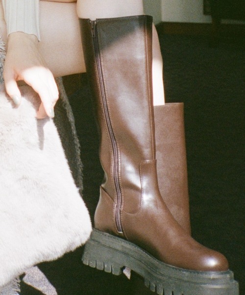 REDYAZEL（レディアゼル）の「トラックソールロングブーツ（ブーツ・レディース・ブラック/ブラウン・SMALL/MEDIUM/LARGE）」の5枚目の写真