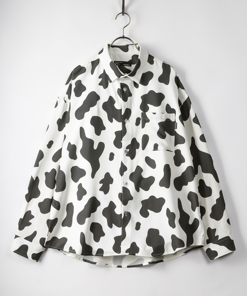 SlashDate(スラッシュデイト)の「総柄プリントジョーゼットドレープシャツ/とろみシャツ/オーバーサイズシャツ/レトロ風(シャツ/ブラウス・メンズ・ホワイト/チャコールグレー/ブラック/ブラウン/グレー/ブルー/ホワイト系その他/ブラック系その他/ブラウン系その他/ホワイト系その他2/ブラック系その他2/ブラック系その他3/ブラウン系その他2・M/L)」の3枚目の写真