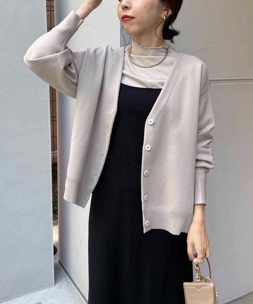 CAPRICIEUX LE'MAGE(カプリシューレマージュ)の「機能素材パフVカーディガン(カーディガン/ボレロ・レディース・ブラック/パープル/グレイッシュベージュ・FREE)」の1枚目の写真