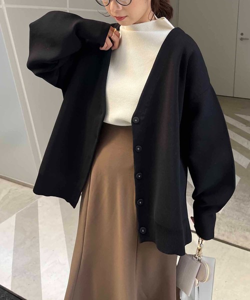 CAPRICIEUX LE'MAGE(カプリシューレマージュ)の「機能素材パフVカーディガン(カーディガン/ボレロ・レディース・ブラック/パープル/グレイッシュベージュ・FREE)」の2枚目の写真