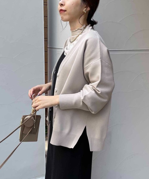 CAPRICIEUX LE'MAGE(カプリシューレマージュ)の「機能素材パフVカーディガン(カーディガン/ボレロ・レディース・ブラック/パープル/グレイッシュベージュ・FREE)」の10枚目の写真