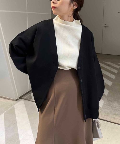 CAPRICIEUX LE'MAGE(カプリシューレマージュ)の「機能素材パフVカーディガン(カーディガン/ボレロ・レディース・ブラック/パープル/グレイッシュベージュ・FREE)」の17枚目の写真