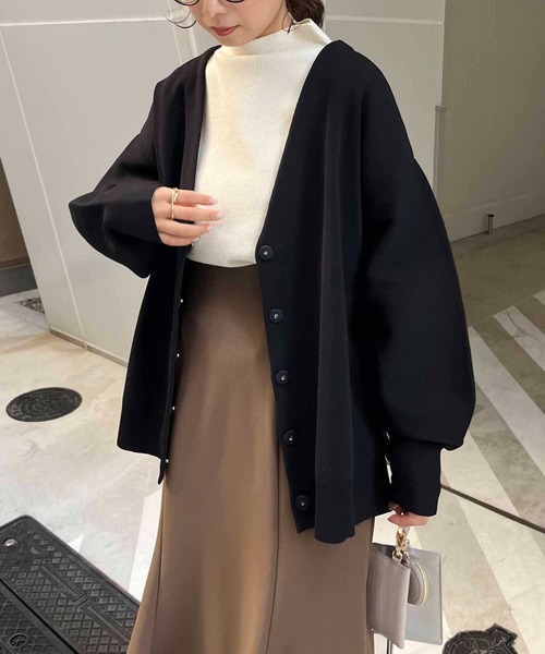 CAPRICIEUX LE'MAGE(カプリシューレマージュ)の「機能素材パフVカーディガン(カーディガン/ボレロ・レディース・ブラック/パープル/グレイッシュベージュ・FREE)」の18枚目の写真