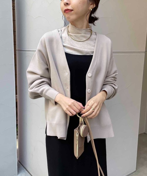 CAPRICIEUX LE'MAGE(カプリシューレマージュ)の「機能素材パフVカーディガン(カーディガン/ボレロ・レディース・ブラック/パープル/グレイッシュベージュ・FREE)」の9枚目の写真