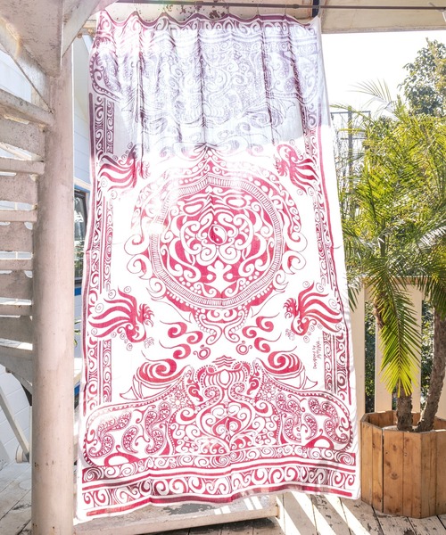 チャイハネ（チャイハネ）の「【チャイハネ】トライバルサローン 大判ストール（ストール/ショール・レディース・ホワイト/ブラック/オレンジ/カーキ/ベージュ/ピンク/レッド/イエロー/ブルー/グリーン/ネイビー/パープル/ブラウン/ライトブルー/オレンジ系その他・FREE）」の10枚目の写真