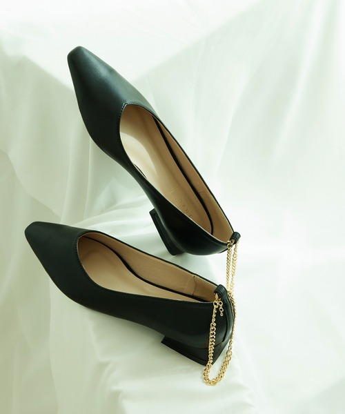 Juze(ジュゼ)の「アンクルチェーンストラップパンプス(パンプス・レディース・ブラック/ベージュ系その他4/その他1・L/LL/M/S)」の2枚目の写真