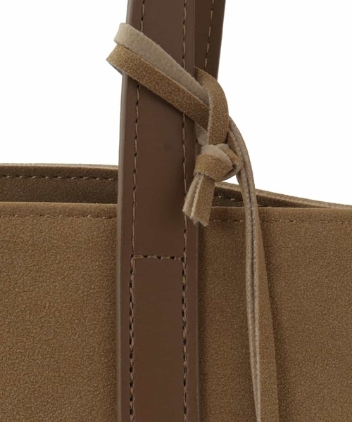 a.v.v(アーヴェヴェ)の「ファンクショントートBAG(トートバッグ・メンズ・ライトグレー/ネイビー/ベージュ/ブラック/ブラウン・46)」の7枚目の写真