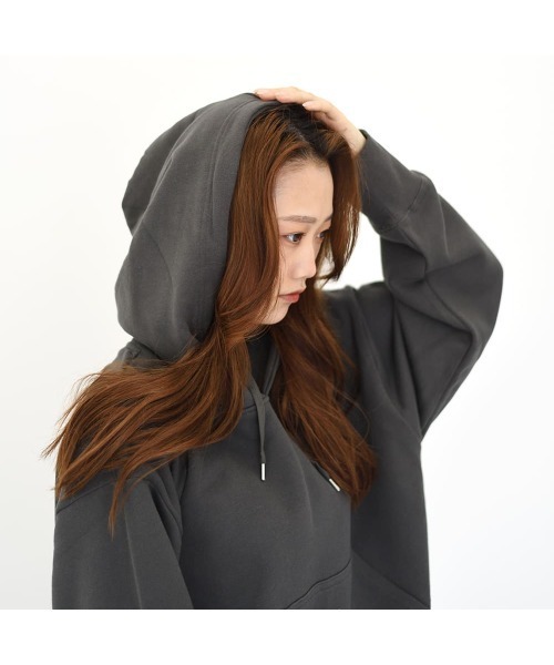 VIBGYOR Women（ヴィブジョー　ウィメン）の「ヘビーウエイト裏毛BIGシルエットパーカー(QTC)（パーカー・レディース・ダークベージュ/チャコールグレー/ダークネイビー/杢グレー/ブラック・LARGE/MEDIUM/X-LARGE）」の11枚目の写真