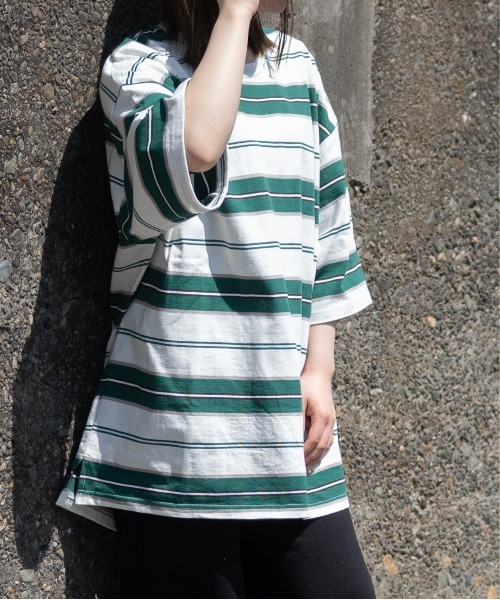 JOHN'S CLOSET(ジョンズクローゼット)の「【13】ヘビーウェイトマルチボーダー半袖Tシャツ(Tシャツ/カットソー・メンズ・オフホワイト/ブラック/グリーン/マスタード/グレー・MEDIUM/LARGE)」の2枚目の写真