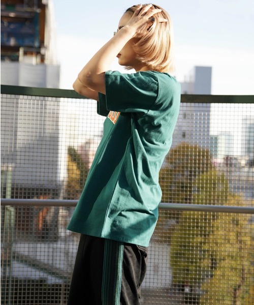 AVIREX（アヴィレックス）の「【直営店限定】COLLEGE AVIREX LOGO T-SHIRT/ カレッジロゴティーシャツ（Tシャツ/カットソー・レディース・パープル/グリーン/ホワイト・FREE）」の16枚目の写真