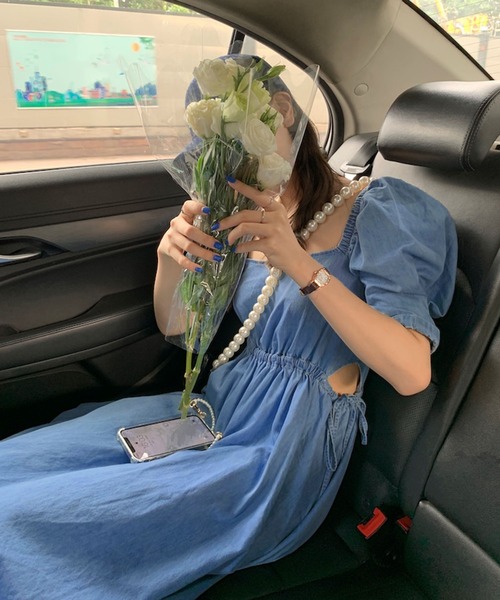 Jewelobe（ジュエローブ）の「パフスリーブカットアウトデニムワンピース（ワンピース・レディース・ブルー・FREE）」の5枚目の写真